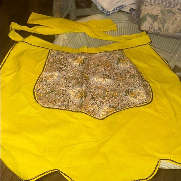 Vintage Yellow Apron with Paisley Pocket - Picture 1 of 6